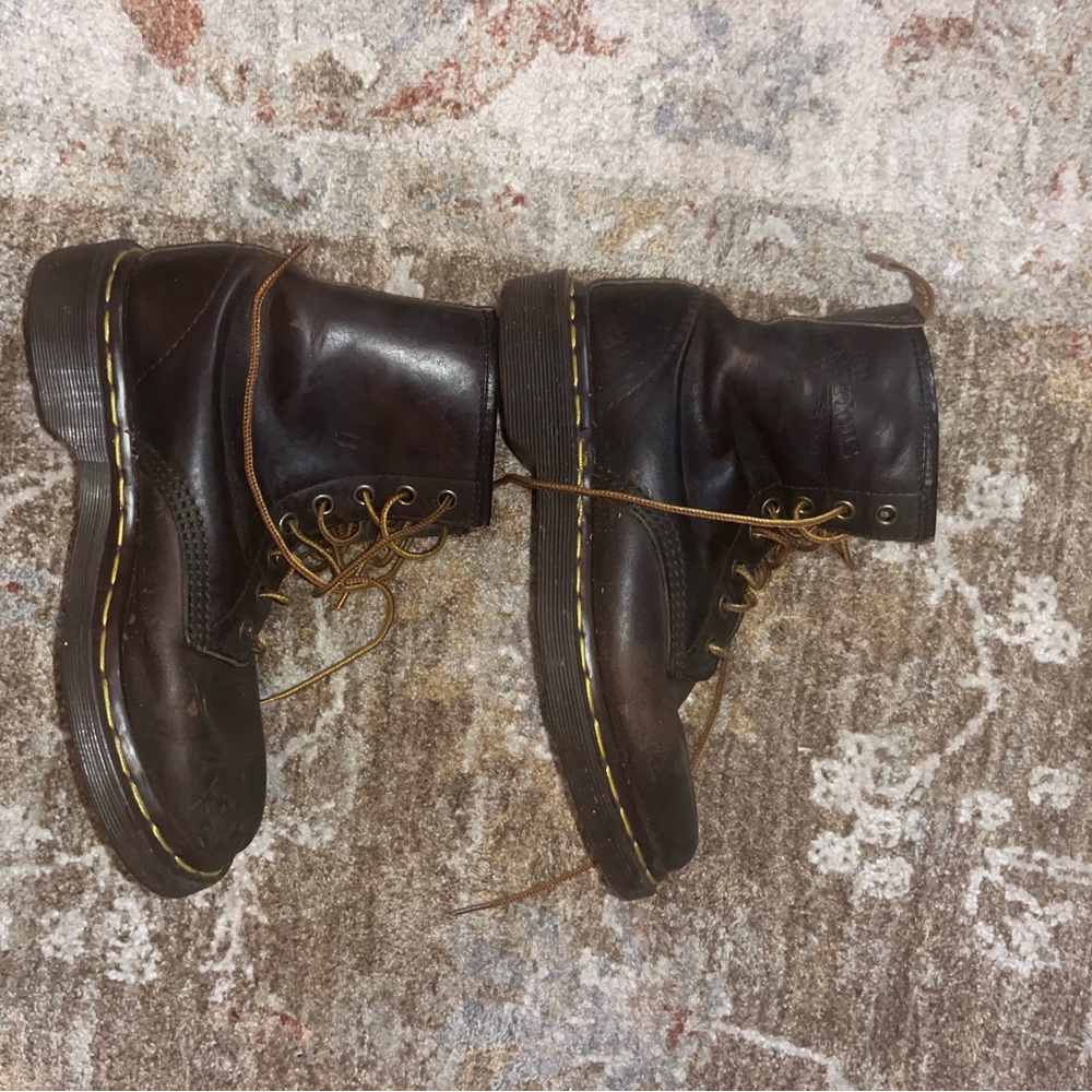 Size 6 Dr martins 1469 crazy horse leather up boots